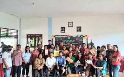 Temu Pisah Guru dan Tukar Kado Warnai Perayaan Natal dan Tahun Baru di SMA Negeri 1 Adonara Tengah